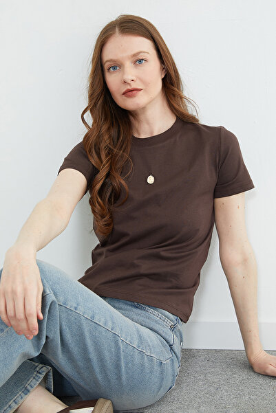 Fulla Moda cu accesoriu metalic guler rotund Tricou