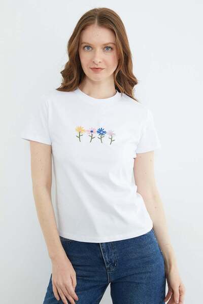 Fulla Moda Tricou guler rotund cu broderie florală