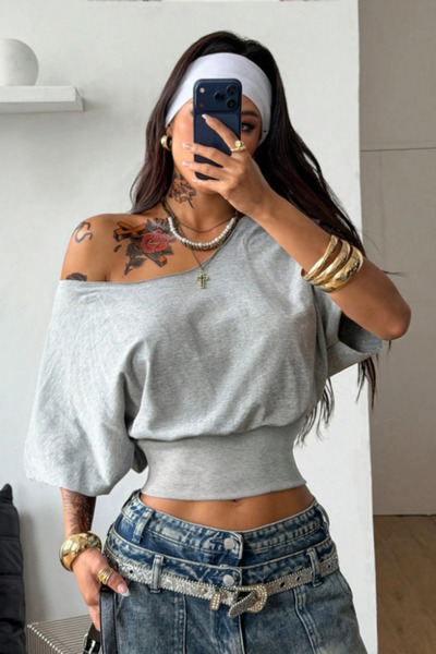 COOL TARZ تي شيرت نسائي رمادي اللون من Madon بياقة مطاطية عند الخصر بقصة قصير...