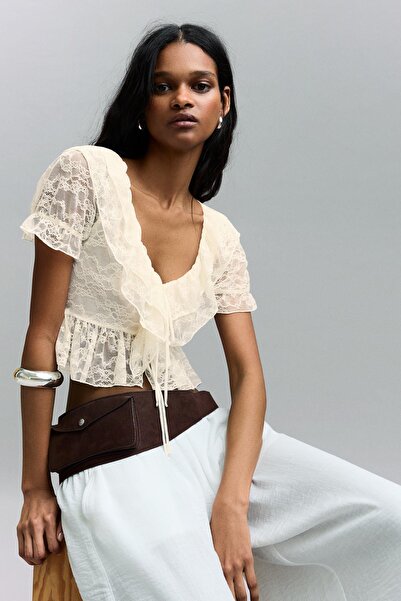 Bershka Dantelli fırfırlı crop bluz