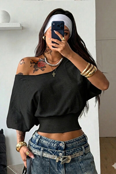 COOL TARZ تي شيرت نسائي أسود من Madon ذو ياقة مطاطية عند الخصر بقصة قصيرة بأك...