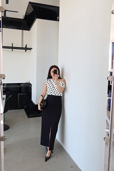 Özge Özgenç Önden Yırtmaçlı Tok Doku Etek