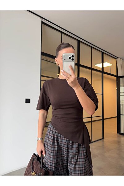 BB Bensu Buyruk YANLARI cu încrețituri TRICOU CU TĂIERE ASIMETRICĂ MARO