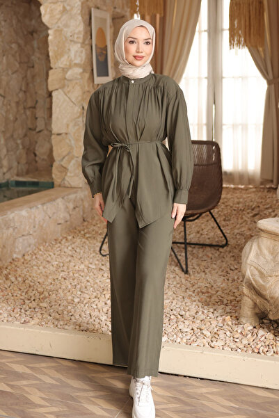 İmajButik modal seturi de pantaloni kaki cu nasturi ascunși