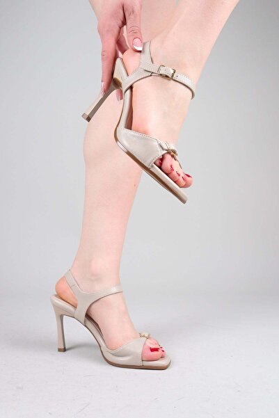 Birikon Olin Buckled Heeled Shoes Ten