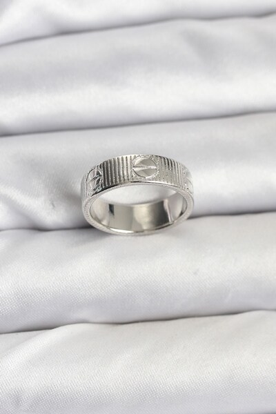 Inure Jewelry خاتم نسائي موديل فضي اللون