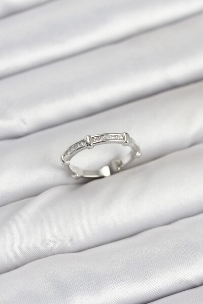 Inure Jewelry خاتم نسائي من النحاس الفضي اللون مزين بحجر الزركون على شكل عظمة