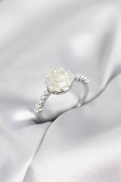 Inure Jewelry خاتم نسائي من اللؤلؤ موديل الوردة باللون الفضي