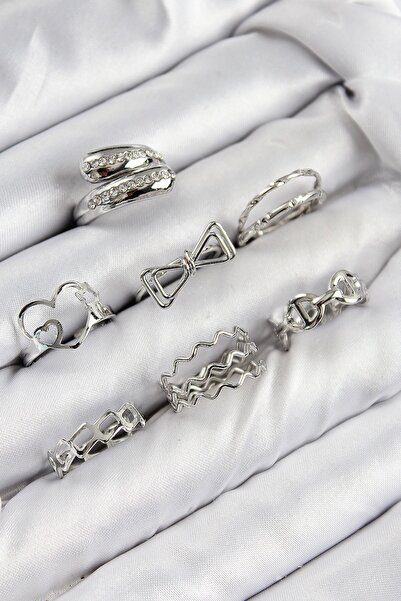 Inure Jewelry مجموعة خواتم نسائية من حجر الزركون والنحاس على شكل قلب ولون فضي