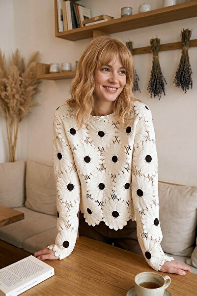 MODAQU Large Daisy Pattern Knitwear Blouse - Brown