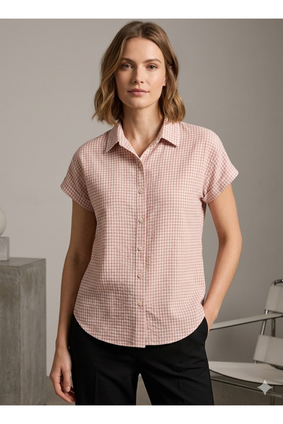 axy Kadın Pudra Pembe Kareli Kısa Kollu Gömlek – Minimal Desen, Rahat Kesim Y...