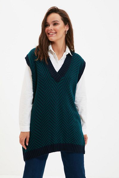 Trendyol Modest Navy Blue Striped V-Neck Knitwear Sweater TCTAW22UV0021