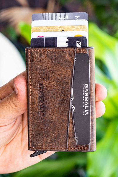 Garbalia Pera Crazy Brown Card Holder с кожен механизъм
