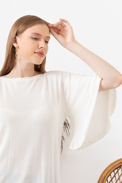 AQE FASHION Γυναικεία μπλούζα με λαιμόκοψη σε λευκό μανίκι
