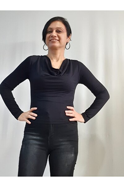 Mertcan Butik Crna majica dugih rukava degaje izrez