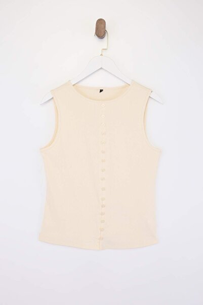 Trendyol Curve بلوزة محبوكة بتفاصيل أزرار حجرية مقاس كبير TBBSS26AF00100