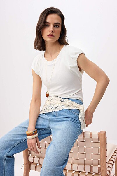 ترينديول كوليكشن بلوزة محبوكة ناعمة بأكمام قصيرة وأكمام راجلان بلون إكرو TWOS...