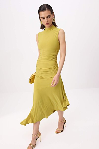 Trendyol Collection فستان سهرة أنيق محبوك باللون الأخضر والاحمر مع تفاصيل كشك...