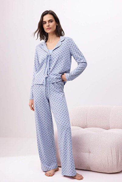 ترينديول كوليكشن طقم بيجامة من القطن الممشط والليكرا باللون الأزرق الفاتح مع ...