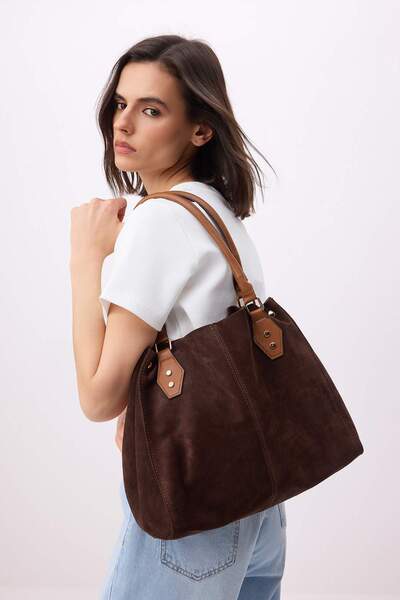 TRENDYOL SHOES Καφέ γνήσια σουέτ γυναικεία τσάντα ώμου μεσαίου μεγέθους TAKSS...