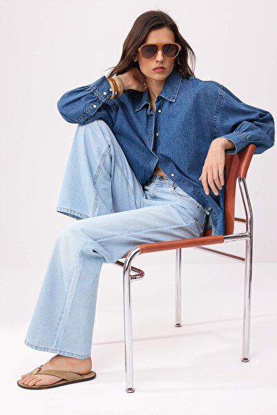 ترينديول كوليكشن جينز أزرق ثلجي عالي الخصر 100% قطن أرجل واسعة TWOSS26JE00204