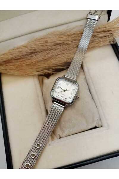 QUARTZ ساعة يد نسائية موديل فيتوريا ذات هيكل ذهبي اللون