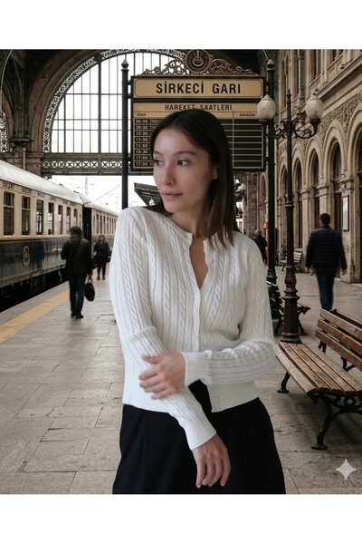 Butik Una Fiaba Krem Rengi Uzun Kollu Düğmeli Saç Örgü Triko Hırka