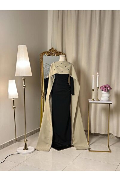 vanus fashion 6267- فستان أسود بكاب ملكي بلون بيج مطرز