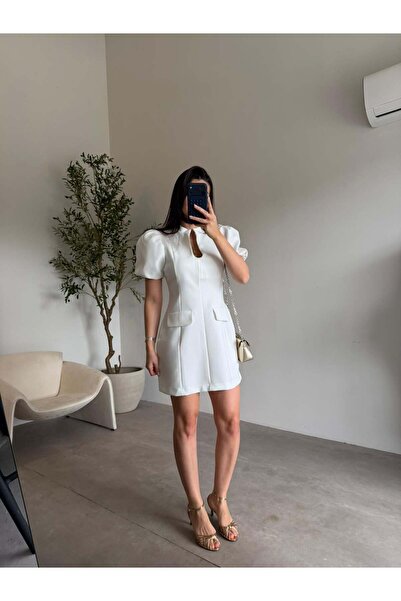 Bade Butik فستان إكرو بتفاصيل جيوب قصير الأكمام