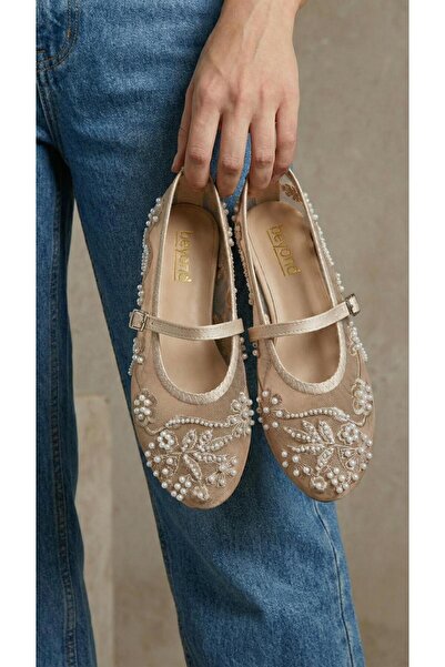 Beyond Γυναικείες μπεζ μπαλαρίνες με κέντημα και λεπτομέρειες από χάντρες, κο...