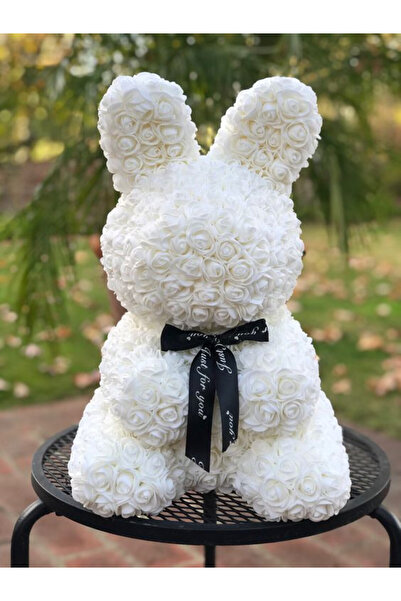 velve Iepuras floral din trandafiri de spuma, decorat manual, in cutie cadou....