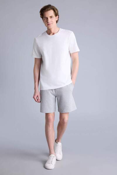 DeFacto شورت مستقيم أساسي بقصة عادية D5103AX25SP