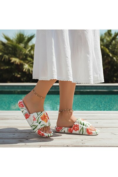 OEM Women's cheerful slippers with a cute pattern, with a platform, made of E...