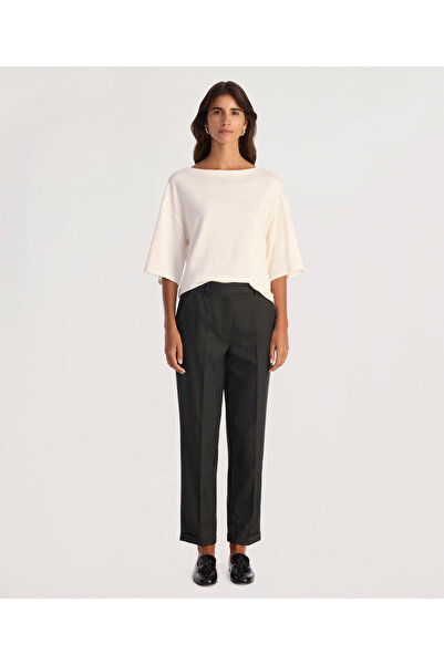 Yargıcı Kayık Yaka Rahat Kesim Tshirt