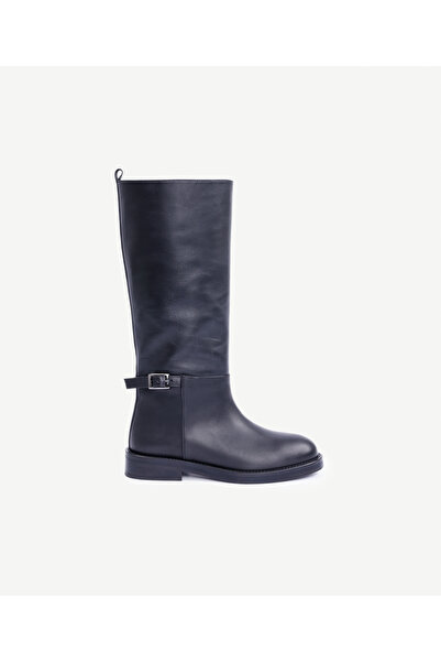 Yargıcı Bilekte Atkı Detaylı Deri Çizme