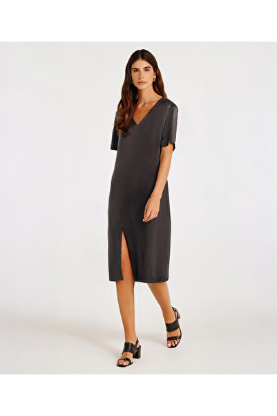 Yargıcı V Yaka Dökümlü Elbise
