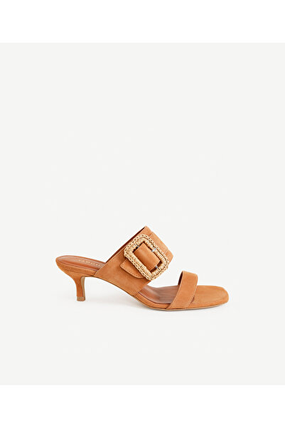 Yargıcı Toka Detaylı Deri Topuklu Terlik
