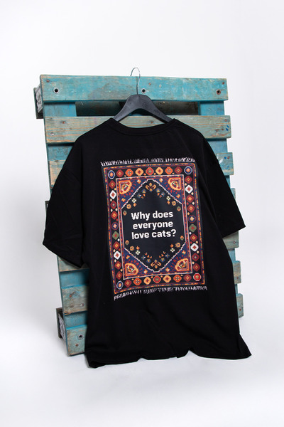 Sekizbiraltı Όλοι αγαπούν τα γάτα με τύπωμα oversized Unisex μαύρο μπλουζάκι