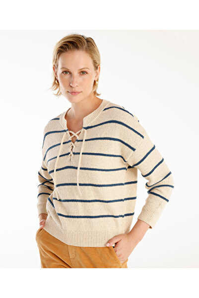 Yargıcı Yaka Detaylı Triko