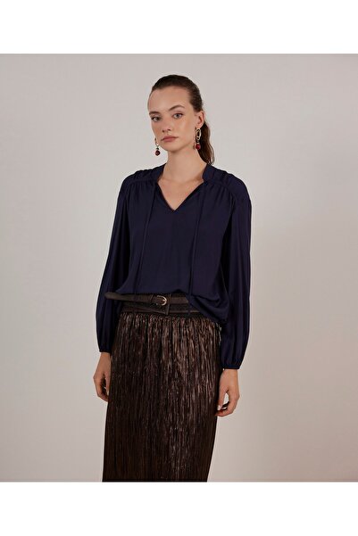 Yargıcı Önü Bağlamalı Bluz