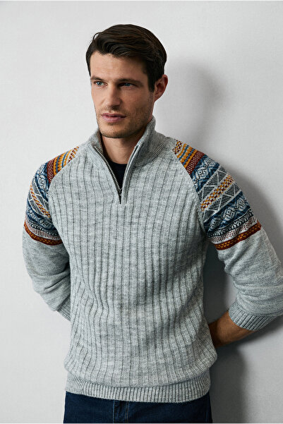 Kiğılı Pulover din tricot cu slim fit modele, cu jumătate de gât și fermoar