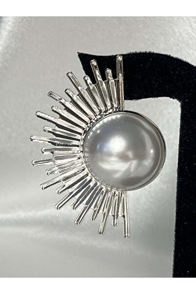 CEY ACCESSORY أقراط مرصعة باللؤلؤ - فضية
