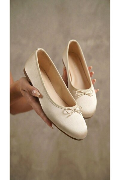 Beyond Balerini eleganți din piele satinată cu fundă pentru femei, 1 cm BYNDS...