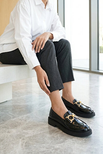 GRADA Γνήσιο λουστρίνι, μαύρα γυναικεία παπούτσια loafer, μεταλλική χρυσή πόρ...