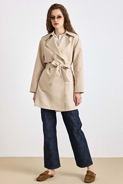 Olcay معطف طويل بتفاصيل رداء طارد للماء و بدون بطانة موديلًا من ترينشكوت TAŞ ...