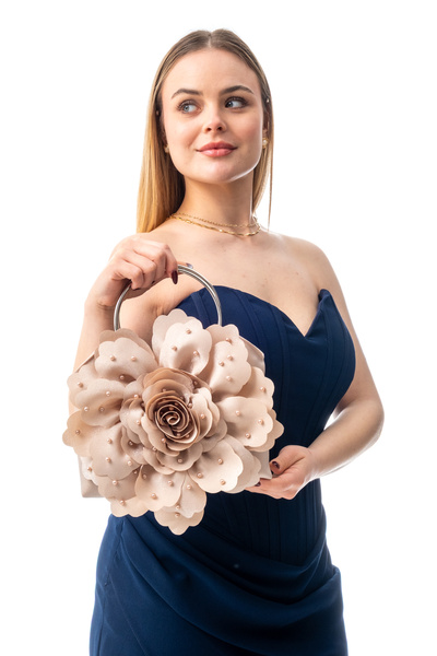 GUSTELLO PERLA |   Rochie de seară cu design floral mare și aplicații de perl...