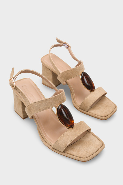 Capone Outfitters حذاء روني متوسط ​​الكعب مرصّع بالأحجار للنساء