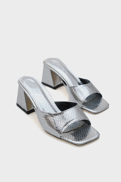 Capone Outfitters Blunt Toe Medium Heeled Women's Slippers