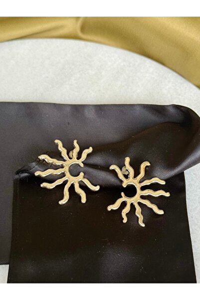 Merishe Jewerly أقراط ذهبية مرصعة على شكل نصف شمس