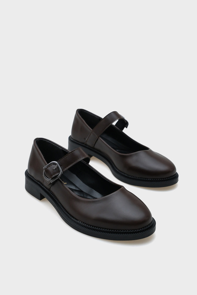 Capone Outfitters حذاء كايلا إم جي بإبزيم جانبي للنساء